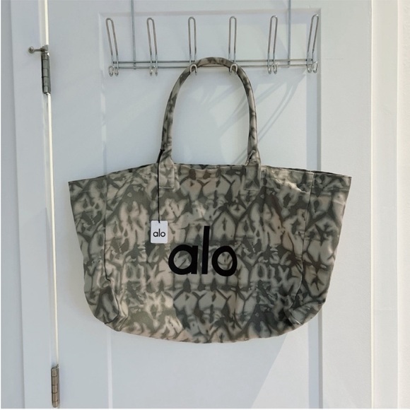 ALO Yoga Handbags - Alo tote
